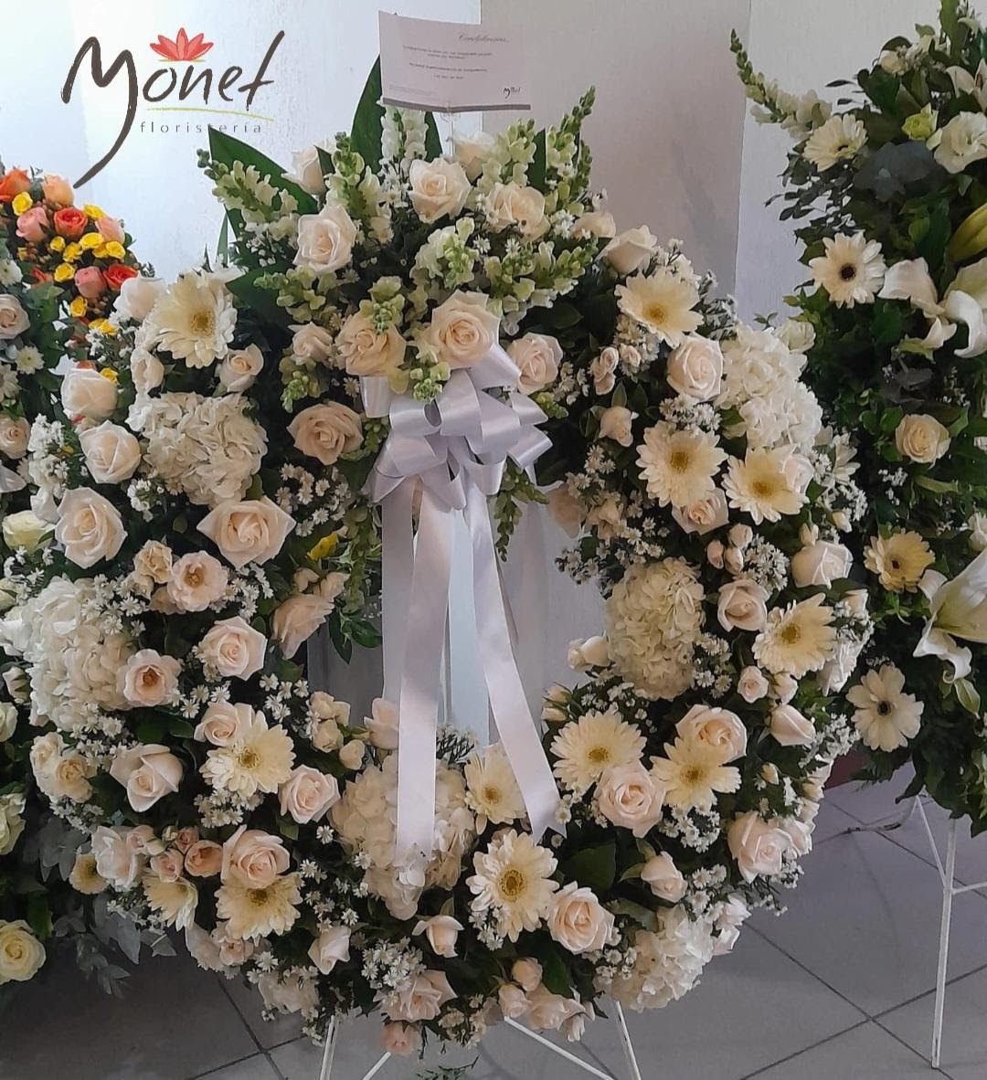Corona de flores variadas