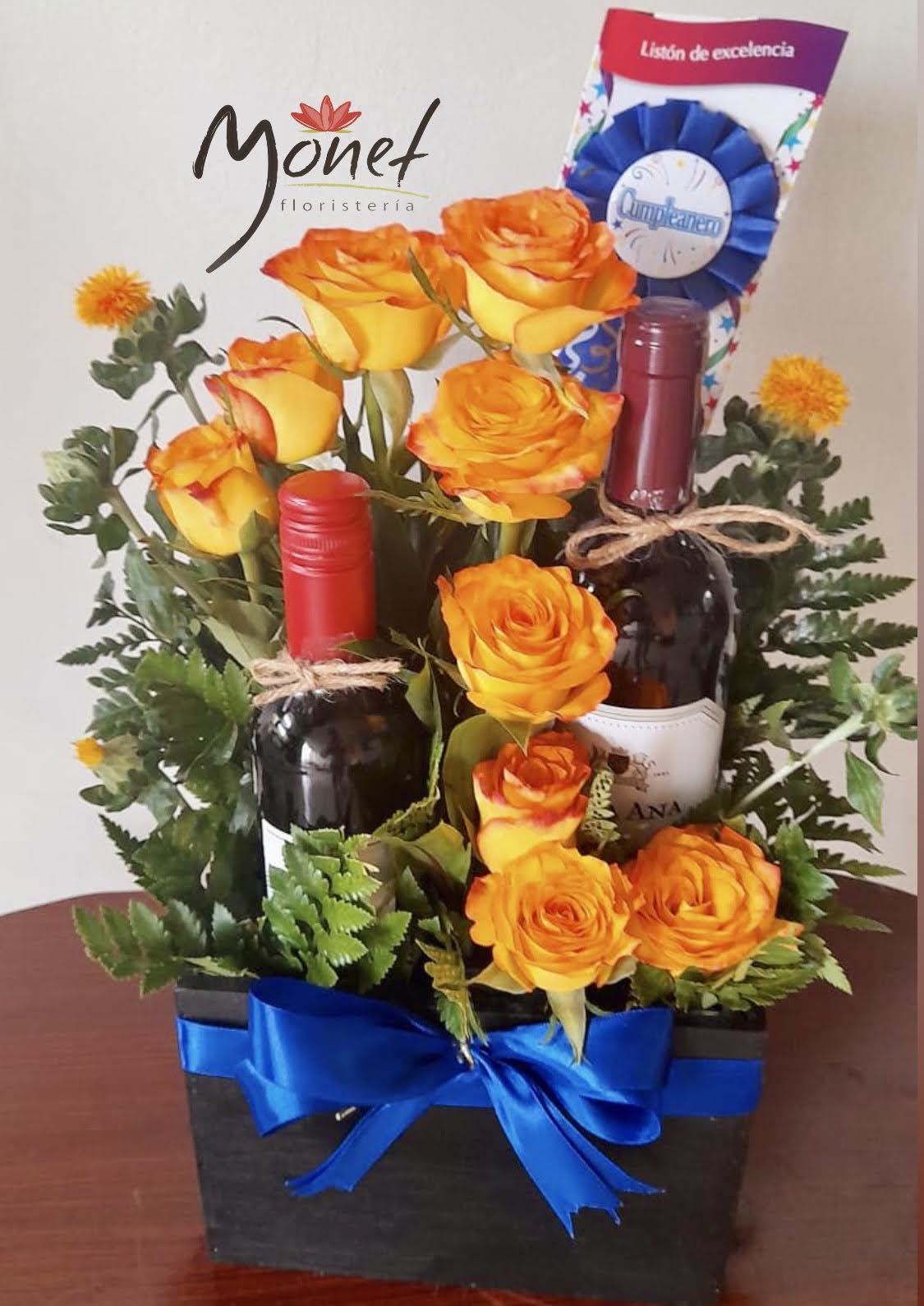 Arreglo con rosas y vino