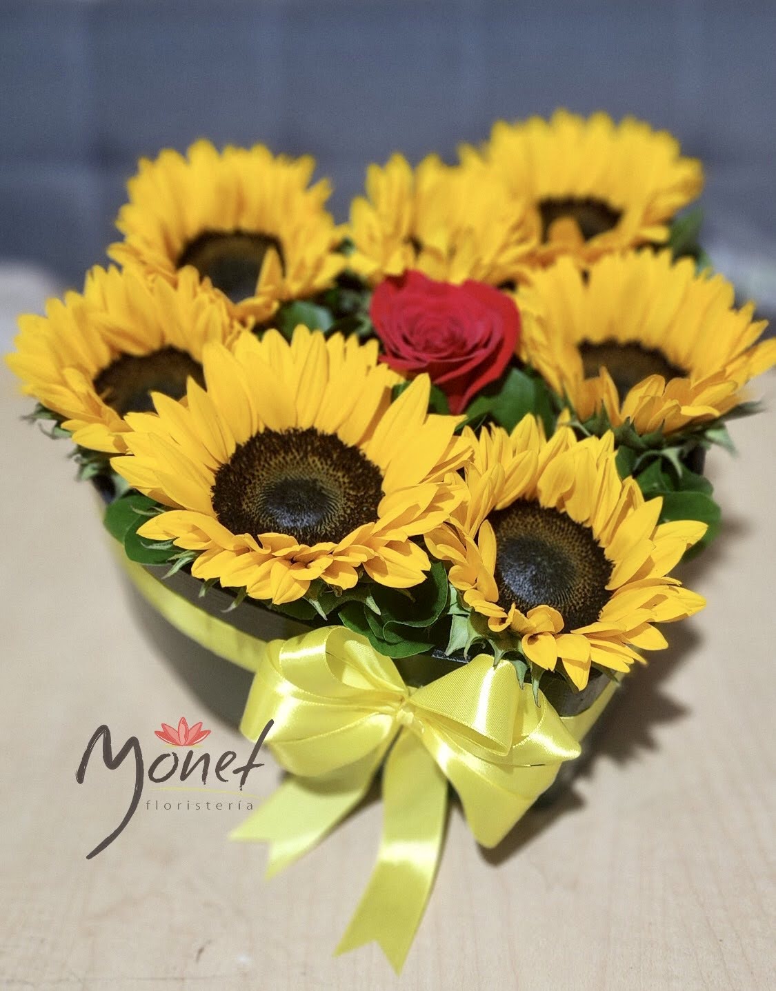 Girasoles con rosa