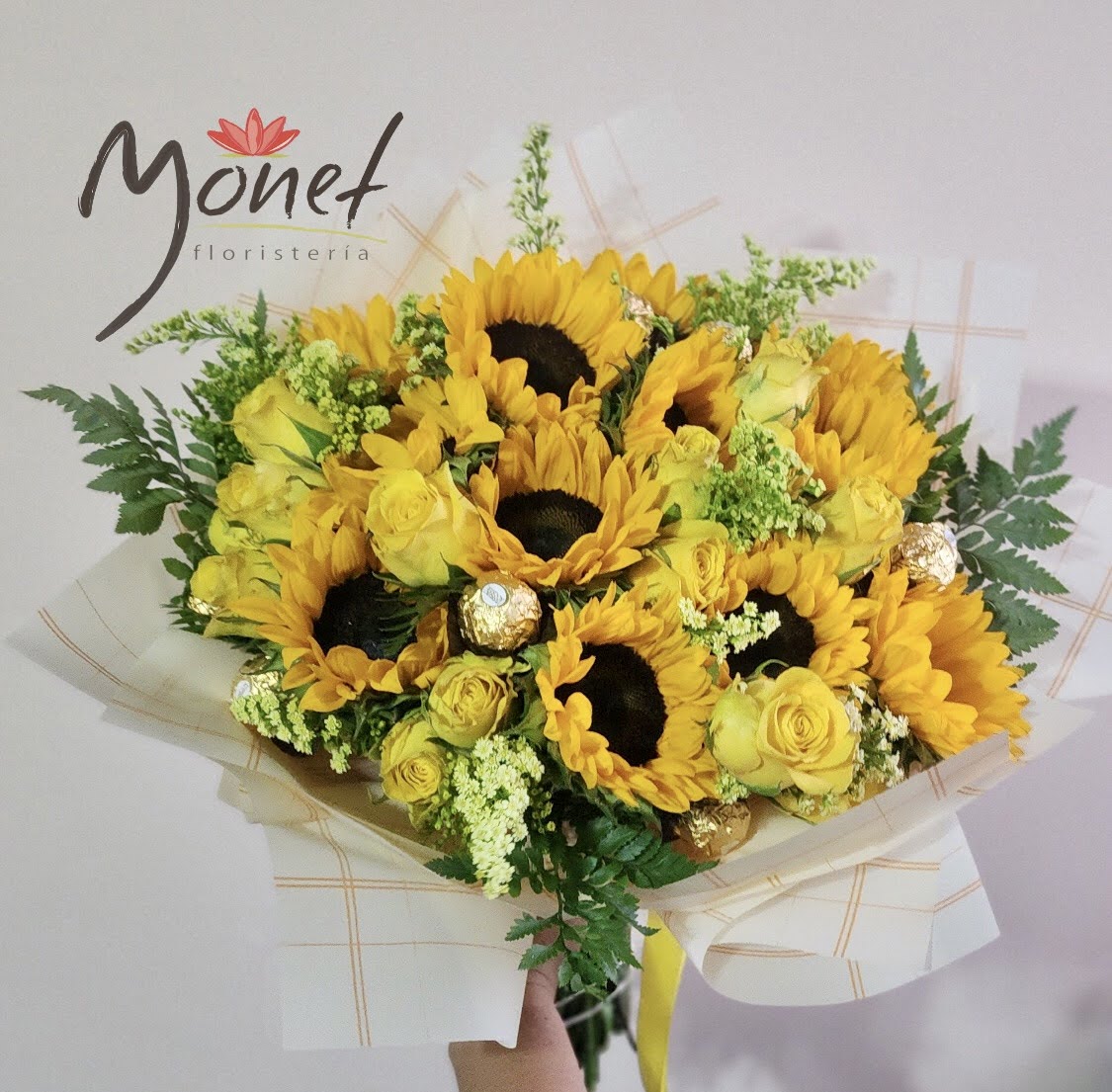 Ramillete de girasoles y Ferreros