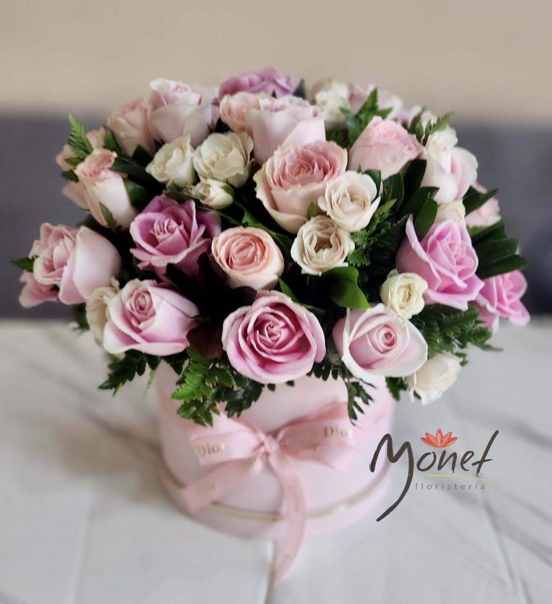 Cubeta con rosas