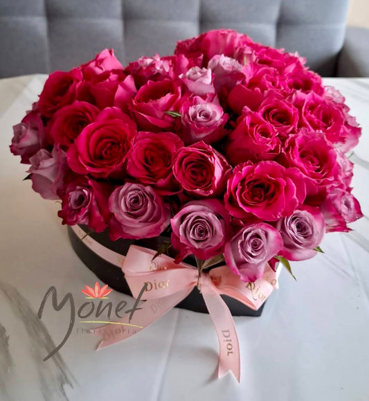 Base de corazón con 48 Rosas