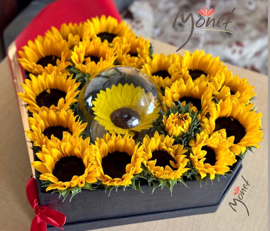 Corazón grande con girasoles y girasol preservado