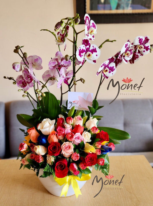 Orquídea doble con rosas de colores
