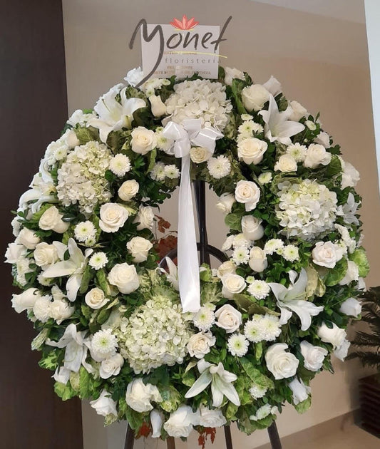 Corona de rosas, Lirios y hortensias