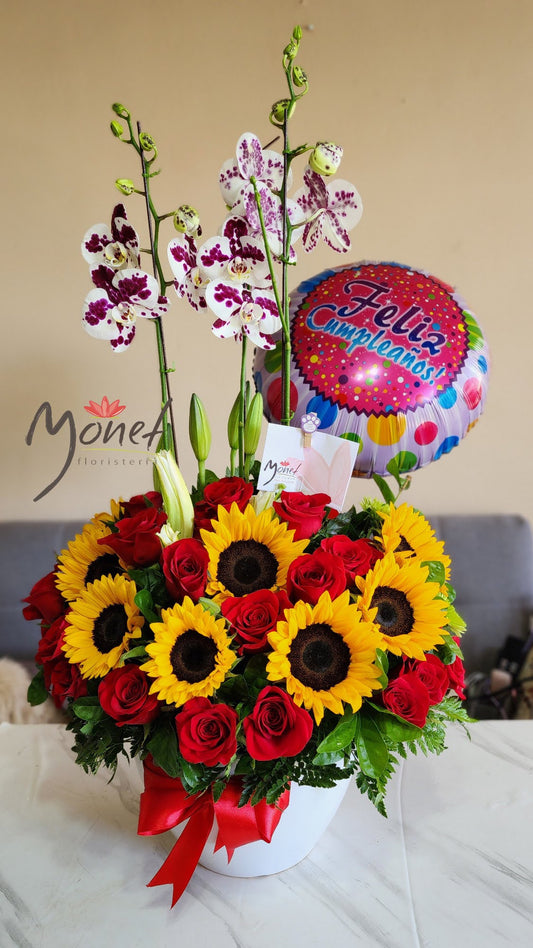 Orquidea en base de ceramica con rosas, girasoles y globo