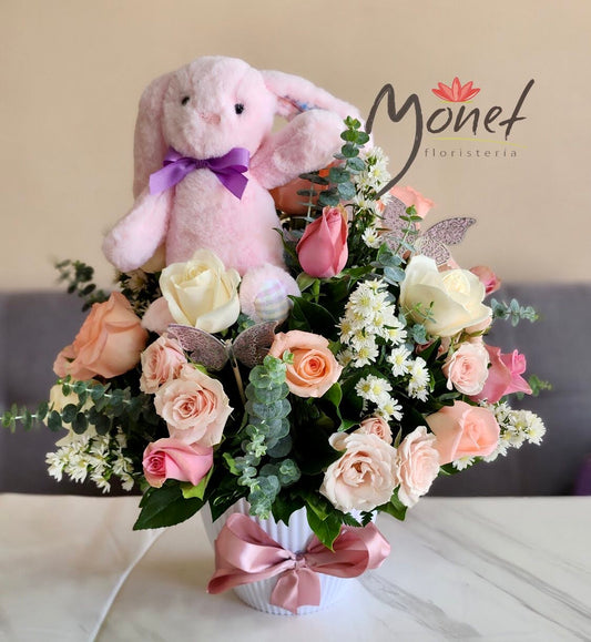 Arreglo con Rosas Variadas y Peluche