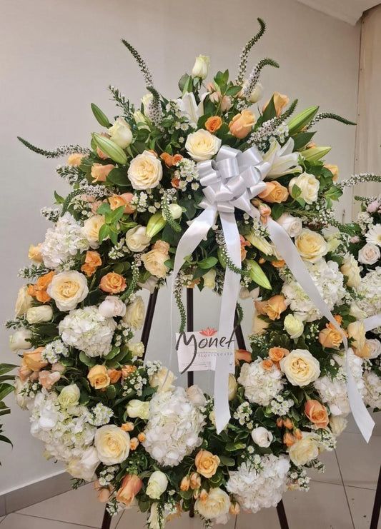 Corona de rosas blancas y salmón