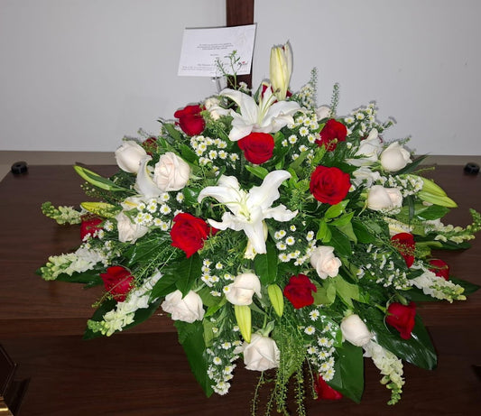 Palma con rosas y Lirios